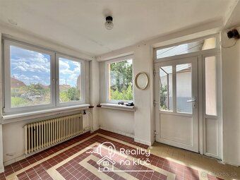 Na predaj rodinný dom s pozemkom pri centre v Šuranoch.
Rodi