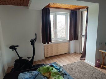 Krasne dispiozicne rieseny stredovy dom v radovej zastavbe v