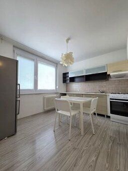 Predám 2 a pol izbový byt v centre mesta Malacky, 68 m2, z t