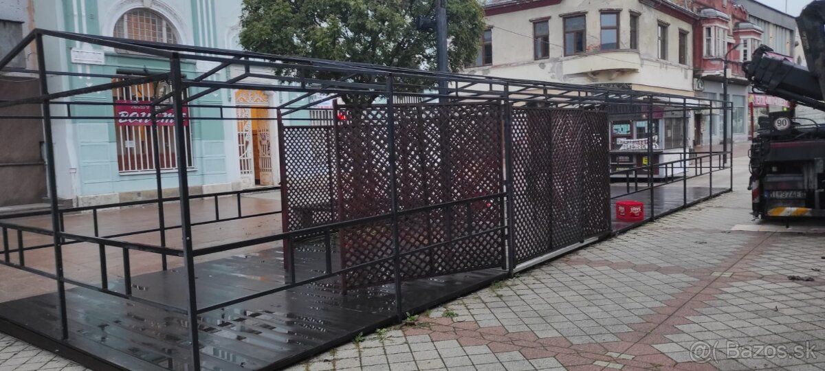 Predám letnú terasu 15x4 m. Kovová konštrukcia, jednoduchá m