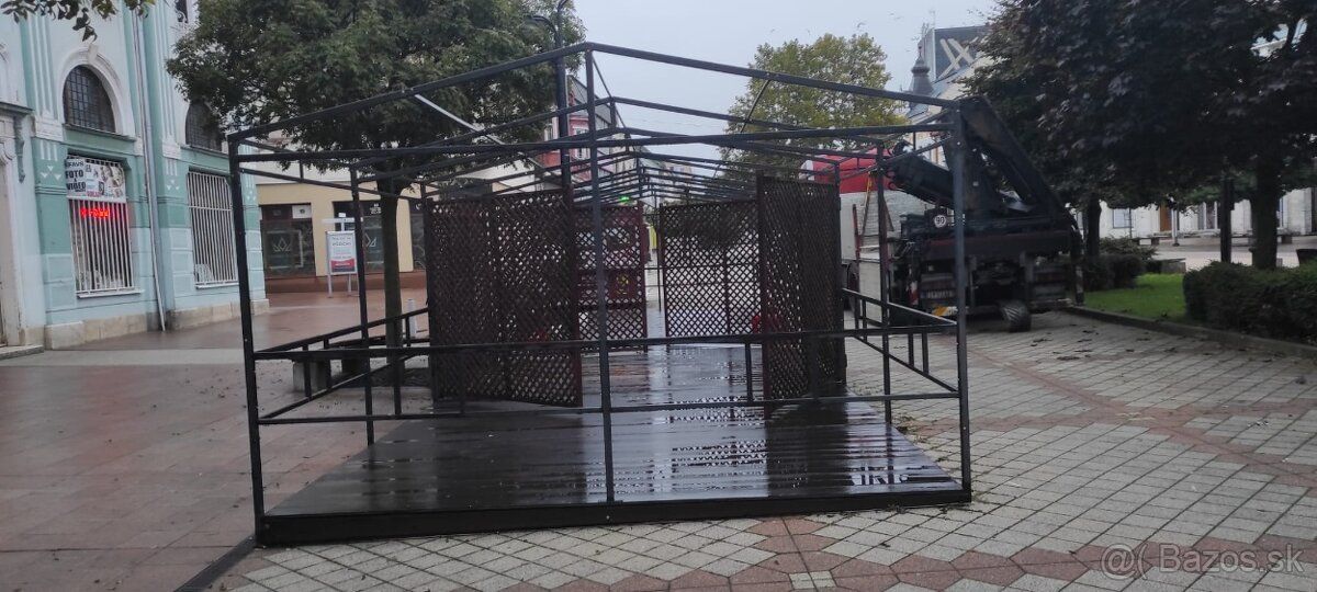 Predám letnú terasu 15x4 m. Kovová konštrukcia, jednoduchá m