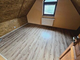 • Ponúkam na dlhodobý prenájom bytové priestory v obci Kosto