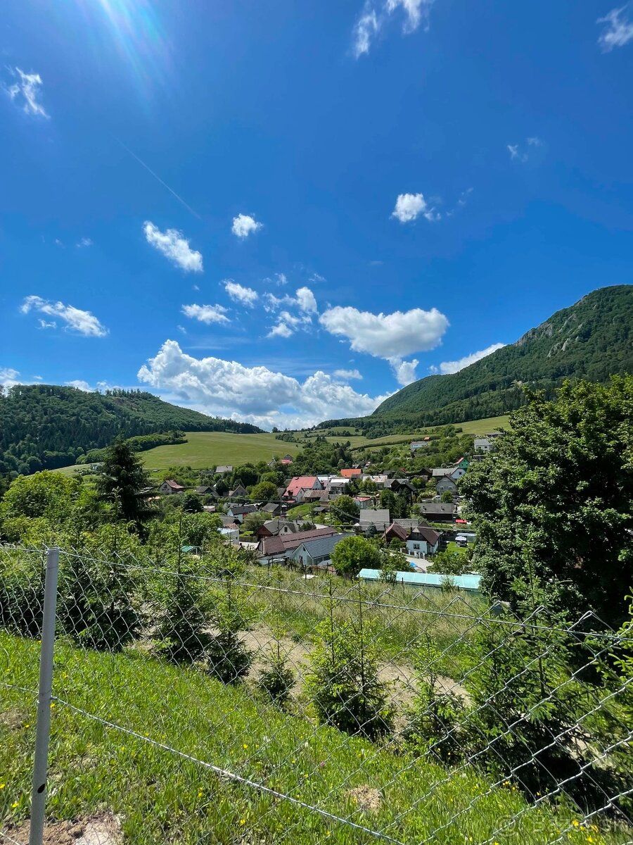 🌲 Chatka na kopčeku 🌲
Hľadáš pokoj v prírode a miesto na pre