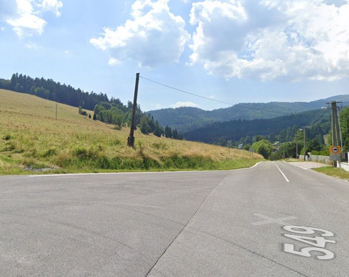 Na predaj krásny pozemok pri hlavnej križovatke v Smolníku, 