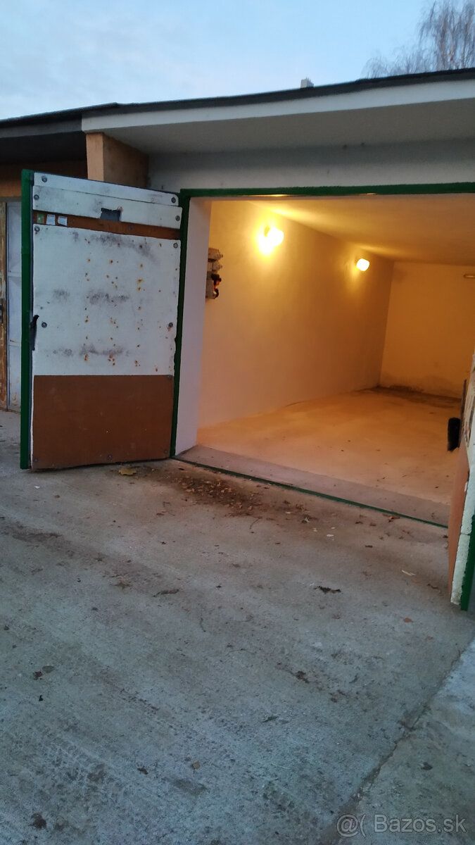 Ponúkam k predaji murovanú garáž poblíž centra v Seredi. (Sú