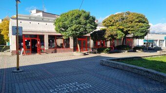 commercial spaces, busy pedestrian zone / no stairs, Obc