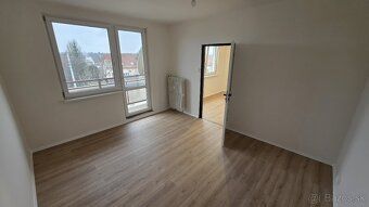 Ponúkame na prenájom priestranný 3-izbový byt na Nánanskej c