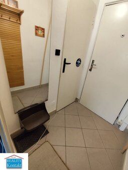 Ponúkame na prenájom 1-izbový byt v Nových Zámkoch. Nachádza