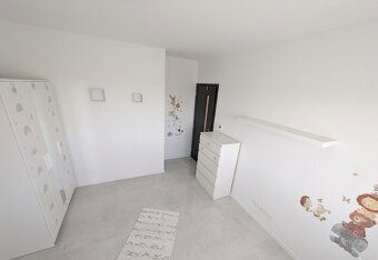 Moderná 5r. novostavba- elegancia a pokoj predmestia: Vaša n