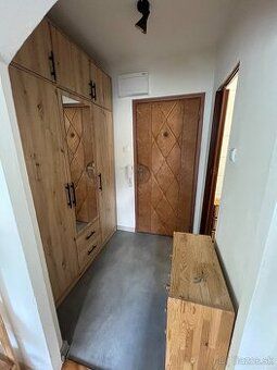 🏡 Dlhodobý prenájom 1-izbového bytu – Ľadoveň, ul. Jozefa Kr