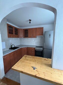🏡 Dlhodobý prenájom 1-izbového bytu – Ľadoveň, ul. Jozefa Kr