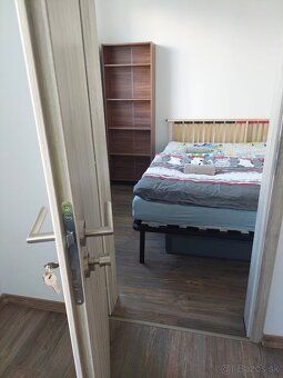 We offer for short-term rental a spacious and fully equipped 3-bedroom apartment with an area of 65 m² in the…