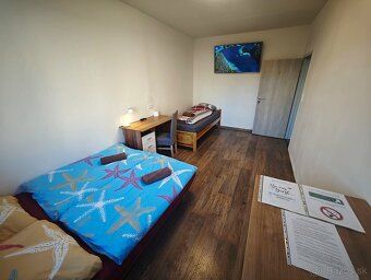 We offer for short-term rental a spacious and fully equipped 3-bedroom apartment with an area of 65 m² in the…