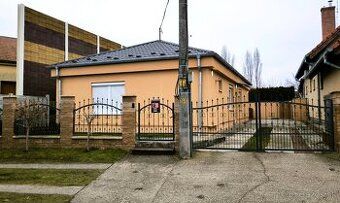 Ponúkam Vám na predaj 4 izbový starší rodinný dom ktorý je s