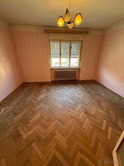 Ponúkam Vám na predaj 4 izbový starší rodinný dom ktorý je s