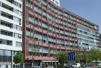Realitná kancelária ponúka na prenájom
NOVO zariadený 1- izb