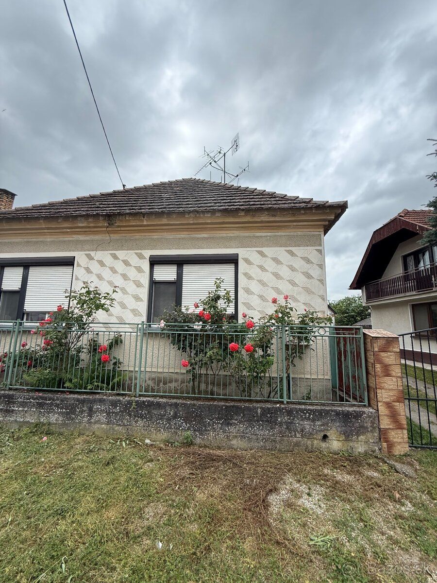 Ponúkam Vám na predaj rodinný dom v obci Topolníky na 10 áro