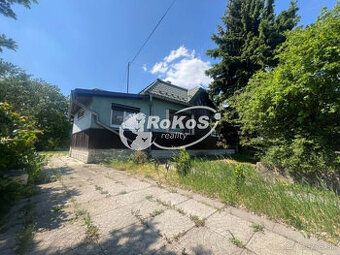 Predam dom v meste Sečovce v strede mesta vac na tel.0952553