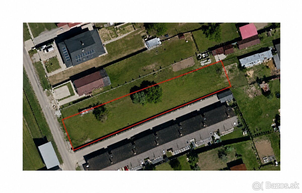 Predám slnečný rovinatý pozemok o výmere 1 013 m² v obci Svä
