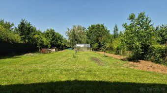 🏡 Na predaj: Slnečná záhradná chatka s ovocným sadom a výhľa