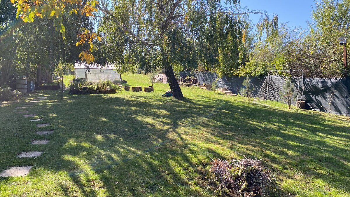 🏡 Na predaj: Slnečná záhradná chatka s ovocným sadom a výhľa