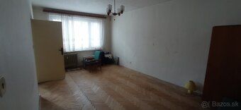 Ponúkame na predaj priestranný 2-izbový byt v meste Hnúšťa, 