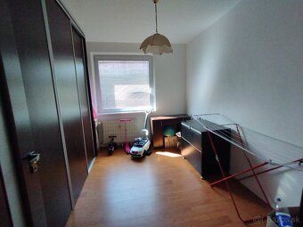 Ponúkam na dlhodobý prenájom priestranný 3-izbový byt na uli
