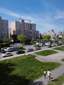 Ponúkam na dlhodobý prenájom priestranný 3-izbový byt na uli