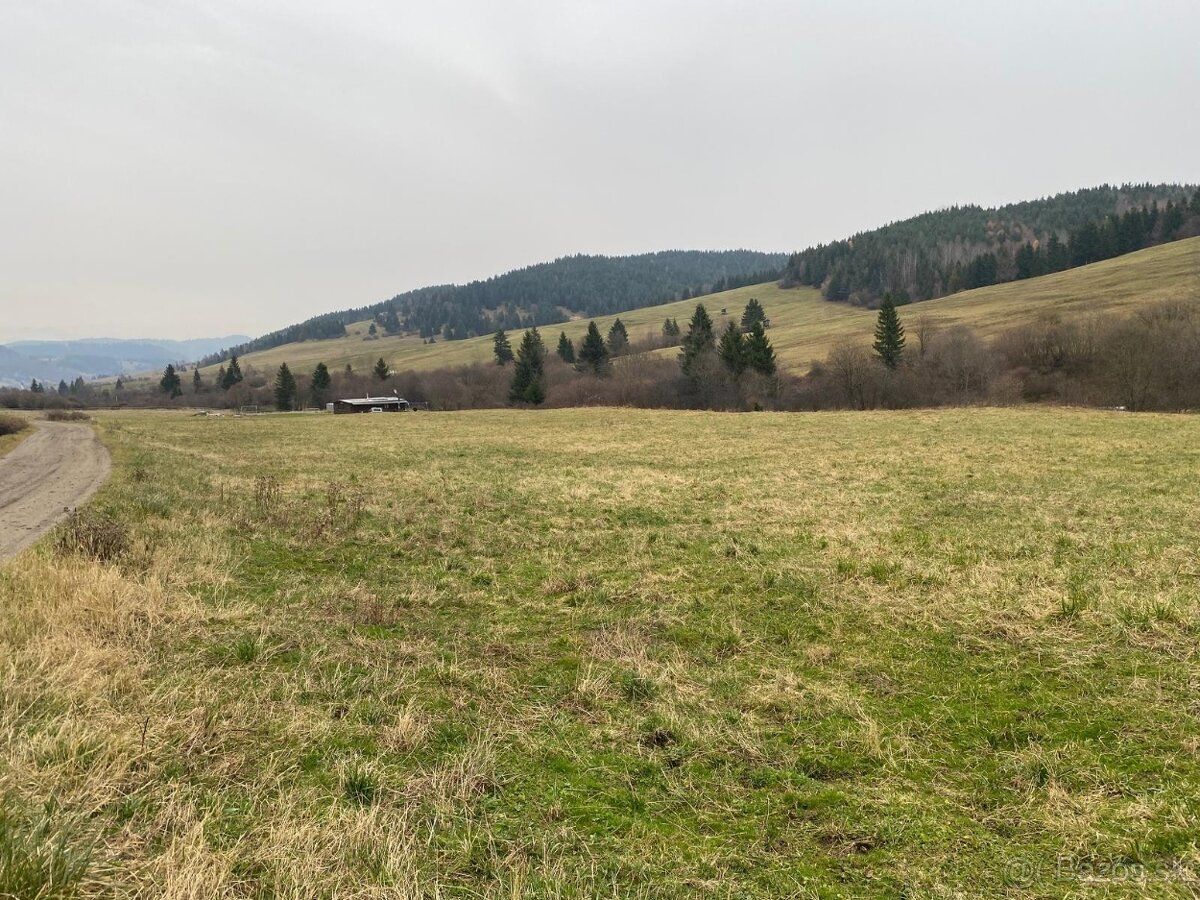 Ponúkam na predaj stavebný pozemok s výmerou 900m² v lokalit