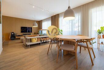 Maroš Vereš +421 904 086 200 e-mail:
V2 real estate ponúka n