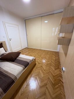 Ponúkame na prenájom klimatizovaný kompletne zariadený 2-izb
