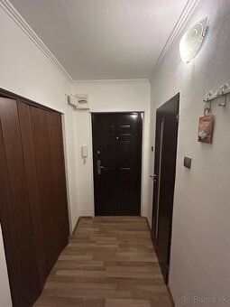 I offer for long-term rent a 2 bedroom apartment in pleasant location