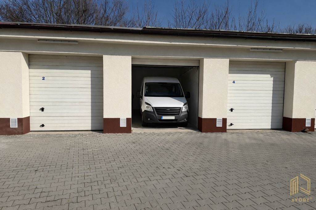AVORY Realitné Centrum / Ponúkame na predaj murovanú garáž s