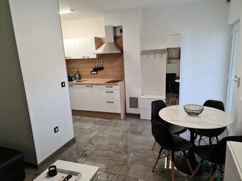 Predam krasny apartman v Poreci vzdialenost od mora a plazi 