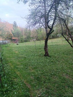 Slnečný rovinatý pozemok - zahrada - sad 328 m² v oplotenej 