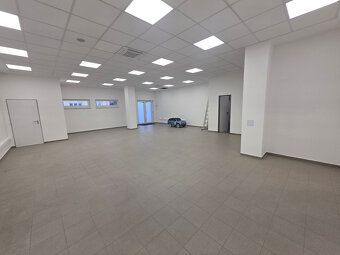 Ponúkame na prenájom priestranný obchodný priestor nachádzaj