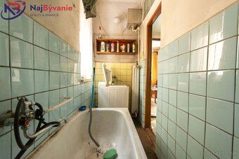 I offer for sale an older family house with a smaller plot in Kra