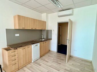 Ponúkame na prenájom moderné kancelárske priestory v atraktí