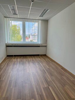 Ponúkame na prenájom moderné kancelárske priestory v atraktí