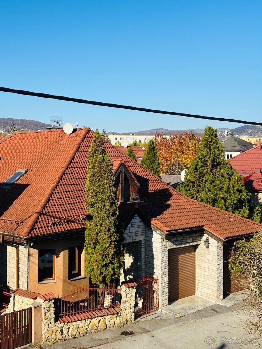 Predám priestranný rodinný dom v tichej lokalite na konci sl