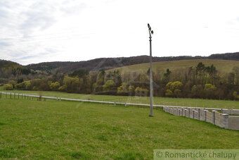 Pozemok sa nachádza v extraviláne obce medzi Giraltovcami a 