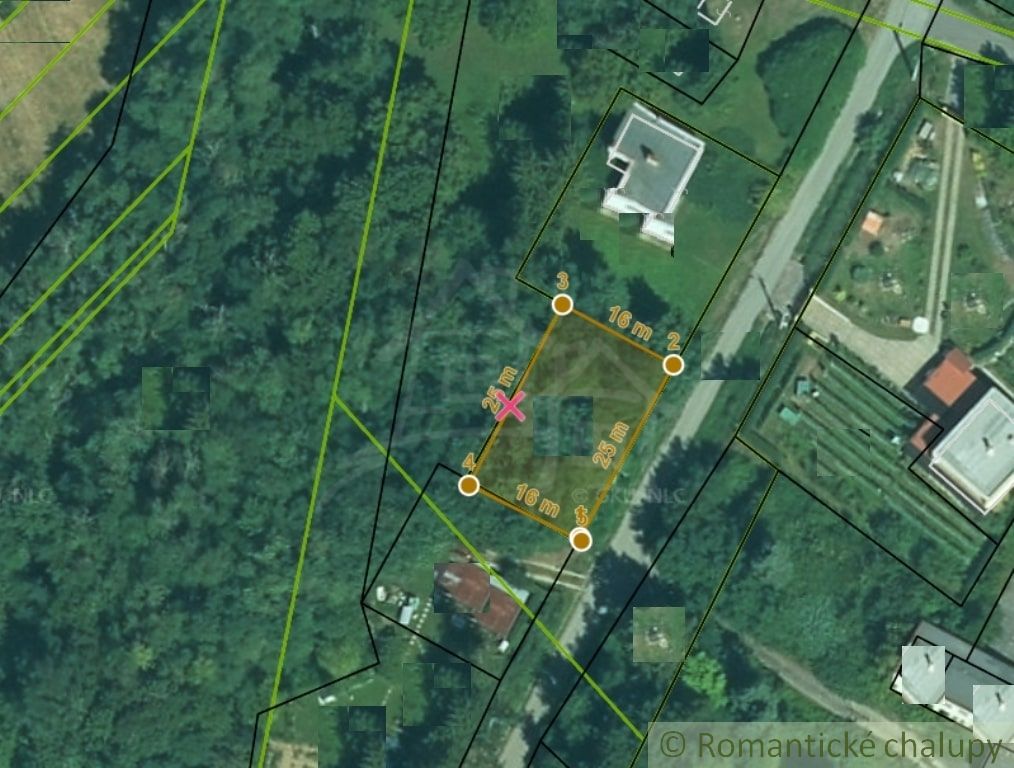 Stavebný pozemok v extraviláne obce Dolné Plachtince v celko