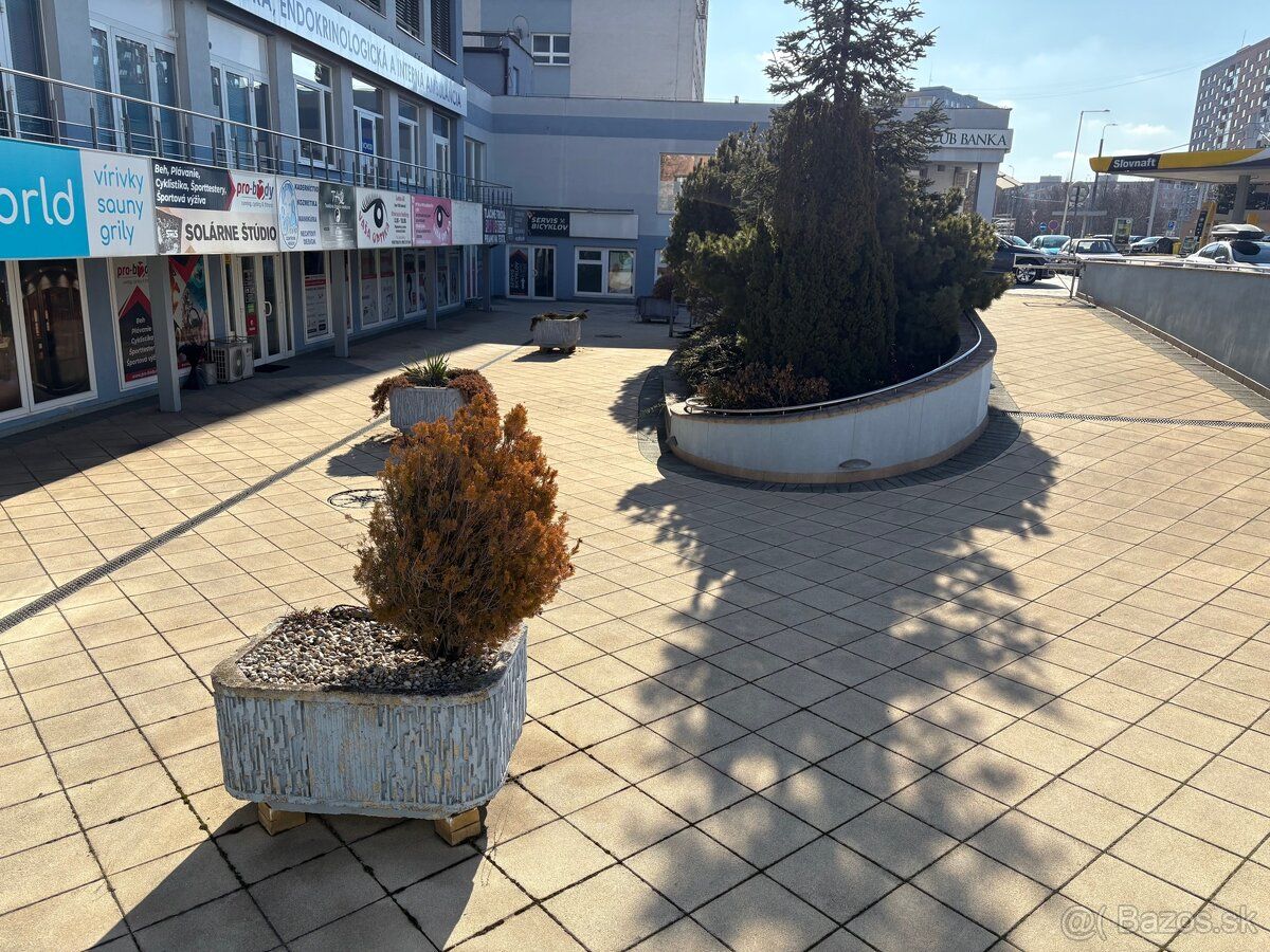 ponukame 200m2 obchodnych priestorov na prenajom. vhodne nap