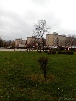 Predám trojizbový byt /2.5/vo Fiľakove Nám.Slobody 10. Reali