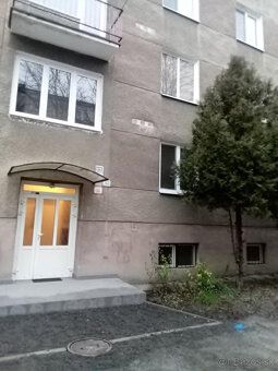 Predám trojizbový byt /2.5/vo Fiľakove Nám.Slobody 10. Reali
