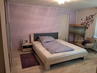 Ponúkame na predaj samostatne stojaci 5-izbový rodinný dom v