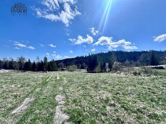 Building plots with sunny orientation, views and investment potential