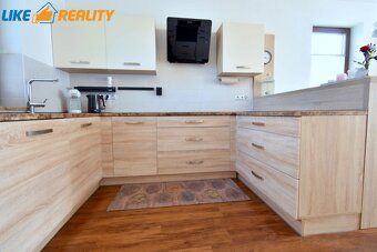 If you're looking for a place to meet by the pool or grill with family and friends, this house…