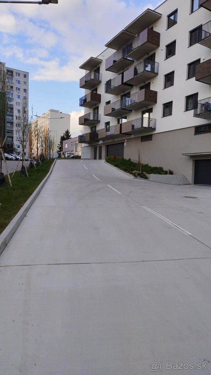 Prenajmem garážové parkovacie miesto č. 130 v krytej a vykur