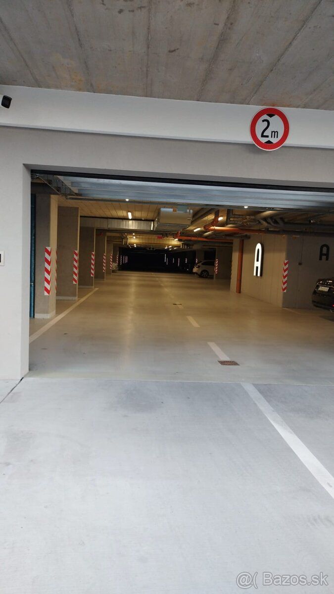 Prenajmem garážové parkovacie miesto č. 130 v krytej a vykur